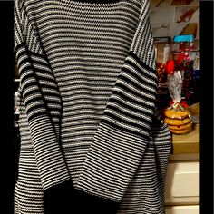 Very Heavy Duty Sweater Shirt Size 1x Mint Condition Looks Brand New Black And White Long Sleeve Tops For Fall, Casual Black And White Winter Tops, Beautiful Sweater, Jones New York, Shirt Color, Mint Condition, Size 16, Sweater Shirt, Colorful Shirts