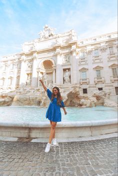 Europe travel photography How To Pose In Rome, Rome Aesthetic Outfit Summer, Outfits For Italy Vacation, Rome Outfits Ideas, Rome Italy Pictures, Rome Italy Poses, Trevi Fountain Photo Ideas, Rome Italy Photography Ideas, Italy Poses Instagram