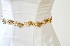 FLOWER SASH  wedding dress sash , wedding FLOWER sash , Champagne bridal beaded sash wedding belt, bridal dress belt beaded belt. the APPLIQUE measures is approx 18" long ( 45cm) the sash ties in the back with an elegant high quality double faced satin ribbon and the sash will be 3 YARD LONG IN TOTAL.  you can see in the photos the colors of the satin ribbon that are available: white, light Champagne and ivory.  All of my items are handmade and made with high quality and the finest materials ,attention to detail , i have collect all of the materials around the world to Create for you the Perfect item for your big day. this listing is for 1 sash all the rest is photo props    i would be more than happy to accept custom order please feel free to contact me :) -------------------------------- Champagne Wedding Gown, Wedding Dress Halter Neck, Dresses For Big Bust, Gold Wedding Flowers, Disney Wedding Dresses, Flower Belt, Wedding Dress Sash, Wedding Belt, Gold Belt