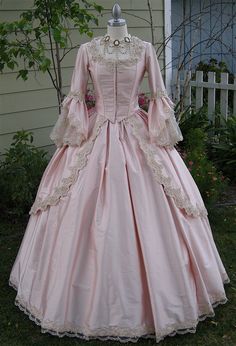 Pink Victorian Ball Gown Prom Dress Gothic Victorian Dresses, Era Victoria, Southern Belle Dress, Gaun Abad Pertengahan, Antoinette Dress, Victorian Dresses, Old Dress, Century Dress, Old Fashion Dresses