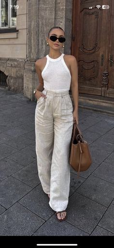 Casual Chique Stijl, Grad Shoot, Greece Outfit, Linen Pants Outfit, Skandinavian Fashion, Paris Chic, Europe Outfits, Outfit Chic, Italy Outfits