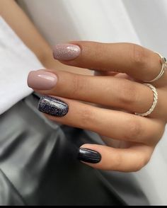 Popular Nail Trends 2023, Black Nail Color Combos, Holiday Acrylic Nails, Nagel Tips, Christmas Gel Nails, Girly Acrylic Nails, French Tip Acrylic Nails