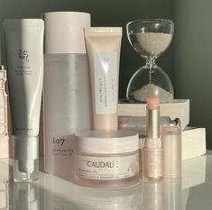 #pinkaesthetic #pinkaesthetics #skincareproducts
#skincarejunkie #skincareobsessed #iloveskincare
#koreanmakeup #diorlipglow #caudalie
#healthyskincare #healthyskintips #glasskin
#plumpskin #beautyofjoseon #365inskincare
#skincarephoto Clinique Toner, Best Korean Moisturizer, Am Routine, Korean Skin Care Products, Toner Face, Scrub Face, Rose Skincare, Celebrity Skin Care