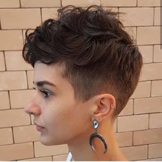 Hair References, Curly Pixie Haircuts, Haircut Inspo, Candy Birthday, Edgy Pixie, Short Curly Haircuts, Shot Hair Styles