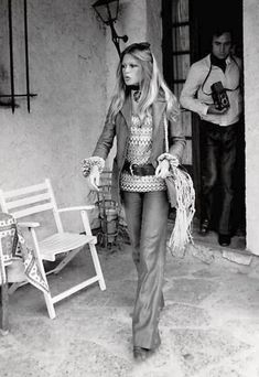 Bridgette Bardot, Bridget Bardot, Bardot Style, Walking Down The Street, French Girl Style, Jane Birkin, Brigitte Bardot