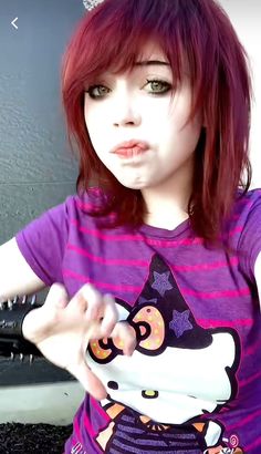 @deadlovecemetery on tiktok, scene emo rawring 2000s style inspo aesthetic fashion Modern Scene Haircut, Emo Wavy Hair, Emo Hair Inspiration, Scene Hair Unstyled, Emo Fringe Bangs, Subtle Scene Hair, Scene Haircuts Short, Medium Length Scene Hair, Short Emo Hair 2000s