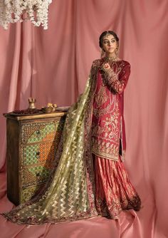 Designer Salwar kameez | Designer Punjab Suits | Pakistani Salwar Kameez Mehendi Outfit Ideas, Long Kurti Patterns, Designer Indian Wear, Pakistani Mehndi Dress, Manpreet Kaur, Pretty Pants, Pakistani Mehndi, Dupatta Style, Indian Suit