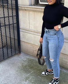 Jean Jacket Athletic Outfit, Blue And Black Jeans Outfit, Jean Outfits Casual Winter, Outfit Ideas Jeans Aesthetic, Winter Dunks Outfit, Pro Bowl Outfit, Black And White Dunks Outfit Fall, 2023 Casual Style Trends, Cute Business Casual Outfits With Sneakers