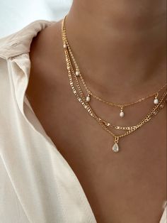 Fine Jewelry Necklaces, Formal Gold Jewelry, Elegant Stackable Formal Jewelry, Gold Jewelry Formal, Elegant Gold Stackable Necklaces, Jewelry Aesthetic Necklaces, Elegant Stackable Gold-tone Jewelry, Luxury Dainty Stackable Necklaces, Elegant Stackable Beach Jewelry