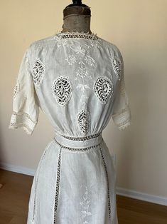 Incredible Antique Hand Embroidered Linen Dress Wearable - Etsy Edwardian Shirt, Embroidered Linen Dress, Rehearsal Dinner Dresses, Edwardian Dress, Edwardian Style, Womens Skirts, Victorian Clothing, Antique Dress, Embroidered Linen