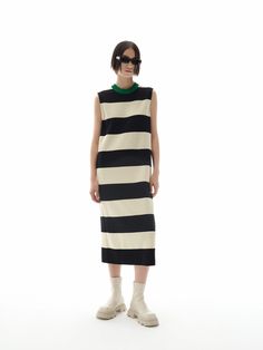 MO&Co. Women's Contrast Collar Sleeveless Dress Unique and stylish in design, this dress features a contrasting collar that creates a strong visual contrast with the body. The main part adopts a bold and eye-catching wide stripe pattern, which stretches the overall lines. The loose and straight-cut design makes it easy to accommodate various body shapes, and the midi cut perfectly shows the lines of women's legs. Easily to control daily occasions. Features : - Loose straight midi cut, stripes pa Black Dresses With Contrast Stripes, Contrast Stripe Dresses For Workwear, Sleeveless Striped Hem Dress, Sleeveless Dresses With Striped Hem, Black Summer Dress With Contrast Stripes, Black Summer Dresses With Contrast Stripes, Black Dresses With Contrast Stripes For Summer, Spring Workwear Dresses With Contrast Stripes, Chic Sleeveless Dress With Striped Hem