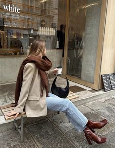 Brown Boots Outfit, Paris Mode, Elegante Casual, Outfit Jeans, Mode Inspo