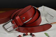 Caracteristics : Model : B- CALF LEATHER RED CLASSIC Genuine 1ª CALF LEATHER The belt including 1 fix keeper Color : RED Handmade Width : 35 mm Length : 90 - 95 - 100 - 105 - 110- 115 CM Thickness : aprox. 4 mm Waterproofed : NO Buckle : Inox steel brushed - FREE INCLUDED PLEASE CHECK YOUR SIZE CAREFULLY - WE THEREFORE HAVE INCLUDED A PHOTO IN THE LAST PICTURE TO AVOID MISTAKES WHILE ORDERING IF YOU ARE NOT SURE, PLEASE CONTACT US Classic Red Belt Buckles With Removable Belt, Luxury Red Leather Belt, Classic Leather Belt Buckles For Gifts, Classic Leather Belt Buckles As Gift, Classic Red Belt For Formal Occasions, Formal Red Leather Belt, Elegant Red Leather Belt, Classic Red Formal Belt, Valentines Day Fashion