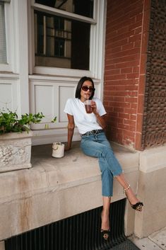 Lauren Johnson of Disco Daydream in Levi's, a White Tee, and Leopard Heels for Summer Moda Over 40, Lauren Johnson, Vans Converse, Denim Shirts, Leopard Heels, Summer Work, Fashion Blogger Style, Fashion Over 40, Looks Style