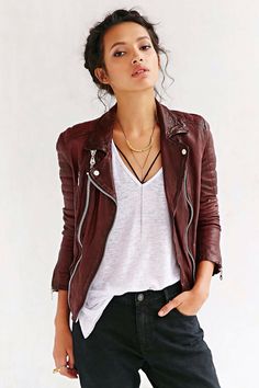 Brown Leather Jacket Outfit, Leather Jacket Outfits, Elegante Casual, School Looks, Brown Leather Jacket, Leather Jackets Women, Street Styles