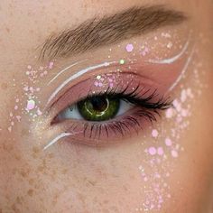 Fashion , fashion inspo , spring fashion , spring inspo , summer inspo , nails , nail art , makeup , makeup inspo , makeup ideas , spring makeup , summer makeup , design , aesthetic , y2k , outfit inspo , eyeshadow , eye makeup , glitter , eye glitter , eyeliner , fake nails , acrylic nails , house decor, home inspo Glitter No Rosto, Alt Hippie, Festival Make Up, Ethereal Makeup, Elf Costume, Makijaż Smokey Eye, Dope Makeup, Fairy Makeup, Creative Eye Makeup