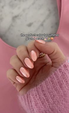 the perfect peach chrome nails for this summer<3 Nail Polish That Makes You Look Tan, Summer Nails Gel X Almond, Crome Nails Peach, Peachy Chrome Nails, Summer 2024 Nails Ideas, Vibrant Summer Nail Colors, Summer Nails Tan Skin, One Color Acrylics, June Nails 2024