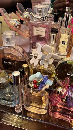 Koleksi Parfum, Collection Perfume, Fragrance Lab, Perfume Organization, Fragrances Perfume Woman, Marc Jacobs Daisy, Perfume Collection Fragrance, Bath And Body Works Perfume, Shower Skin Care