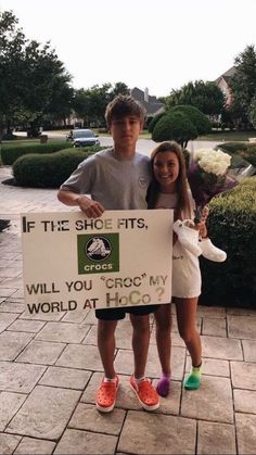 a young boy and girl holding a sign that says, if the shoe fits, will you groom my world at hoo?