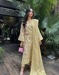 South asian aesthetic, south asian culture, pakistani aesthetic, indian aesthetic, white dress, desi jewellery, desi wedding, brown girl, long hair, no face photo, no face photo, desi clothes,#aesthetic #desifashion #pakistanifashion #desicore #fashionista #fashion #instagram #actor #celebrity #bts #bosslady #bossgirl #tiktok #nailsofinstagram #instafashion