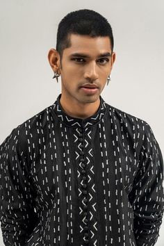 Black chanderi kurta with thread embroidered monochrome abstract patterns. - Aza Fashions Short Kurtas, Kurta Men, Black Thread, Mandarin Collar, Aza Fashion, Abstract Pattern, Thread, Collar, Pattern