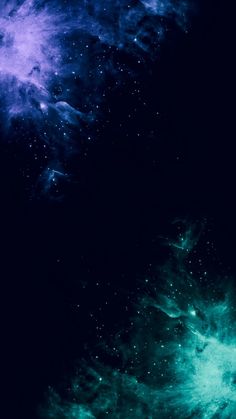 an image of some very pretty blue and green stars in the night sky with bright lights