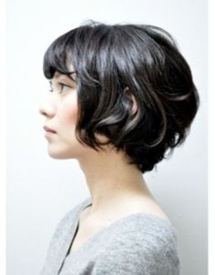 Short Hair For Poofy Hair, Hair Dye Short Hair, Quirky Hairstyles, Stacked Inverted Bob, Inverted Bob Haircut, Poofy Hair, Cute Pixie Cuts, Short Haircuts For Women