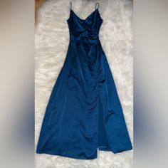 New Never Worn. Blue Party Maxi Dress With Lining, Blue Dressy Maxi Dress For Date Night, Navy Maxi Dress, Maxi Dress Navy, Color Blue, Maxi Dress, Size 6, Womens Dresses, Navy