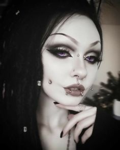 Gothic Eyebrows, Alt Makeup, Piercings For Girls, Theatrical Makeup, Alternative Makeup, Goth Women, Goth Beauty