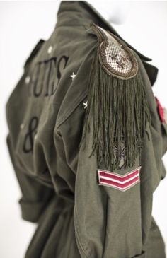 Mode Tips, Army Green Jacket, Military Inspired, Mode Inspiration, Green Jacket