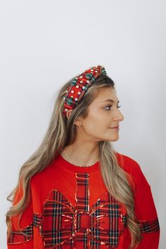 Capture the magic of the holiday season with this sparkling tartan plaid headband! Embellished with glittering christmas trees and jewels, this knotted accessory is the perfect way to brighten up your look. Luxurious and festive, it's an ideal way to make a statement. Christmas Putfit, Plaid Headband, Holiday Headbands, Christmas Headband, Knotted Headband, Glitter Christmas, Plaid Christmas, Knot Headband, Tartan Plaid