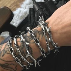 Souvenir Jewelry, Grunge Jewelry, Edgy Jewelry, Wire Cuff, Crown Of Thorns, Estilo Punk, Barbed Wire