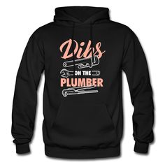 a black hoodie with the words diss on the plumber written in pink