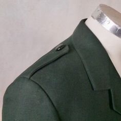 Military Style Blazer With Buttons For Workwear, Green Military Style Outerwear For Work, Fitted Olive Outerwear With Buttons, Military Style Green Outerwear For Work, Green Uniform Style Outerwear For Fall, Military Style Blazer With Flap Pockets For Work, Green Collared Outerwear With Flap Pockets, Military Style Workwear Blazer, Vintage Outerwear With Epaulettes For Fall