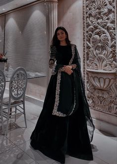 Desi Wedding Dresses, Dresses Traditional, Pakistani Fashion Party Wear, Indian Dresses Traditional, Traditional Indian Outfits