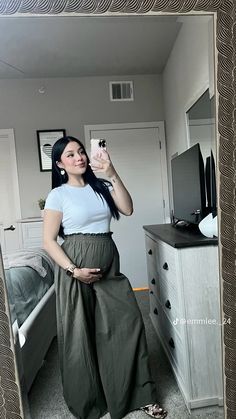 Simple Pregnant Outfits, Pregnant Ootd Casual, Prego Outfits Casual, Pregnant Comfy Outfits, Maternity Work Outfit Business Casual, Simple Pregnancy Outfits, Pregnant Streetwear Outfits, Maternity Outfits Work, Pregnancy Outfits Work