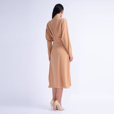 Discover our versatile mid-length dress, complete with side pockets for a functional and chic touch. The elegant pleats and concealed rear zip fastening accentuate a flattering silhouette. Adding a fashionable detail, the front button fastening adds sophistication to this piece. Composition: 64% Polyester, 34% Rayon, 2% Spandex Lining: 90% Viscose, 10% Polyester  Dry clean only Beige A-line Midi Dress With Button Closure, Dress With Draping, Mid Length Dresses, Fine Jewelry Gift, Gifts For New Mums, Fashion Jewellery, Pearl Jewellery Earrings, Mens Jewelry Bracelet, March Birth Stone