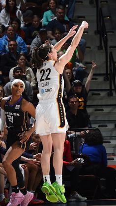 WNBA women's basketball wallpaper background of Indiana Fever star Caitlin Clark Womens Basketball Wallpaper, Catlin Clark Wallpapers, Catlin Clark Iowa Wallpaper, Catlin Clark Indiana Fever, Caitlin Clark Iowa, Caitlin Clark Indiana Fever, Indiana Fever Caitlin Clark