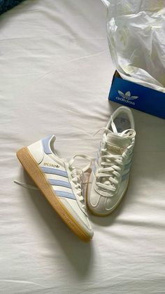 White Spezial Adidas, Clean Girl Shoes Aesthetic, Light Blue Spezial, Adidas Spezial Light Blue, Spezial Adidas Shoes, Cute Addidas, Spezials Adidas, Gazelles Adidas, Trendy Sneakers For Women