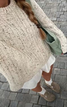 Surfergirl Style, Clogs Outfit, Boston Clogs, Hilarious Tweets, Skandinavian Fashion, Fall Fits, Gen Z, Winter Trends, Outfit Inspo Fall