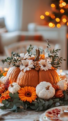 Elevate your holiday decor with affordable Thanksgiving table settings! Explore creative ways to mix elegance and simplicity for a warm and festive table. Click now for unique and budget-friendly inspiration!