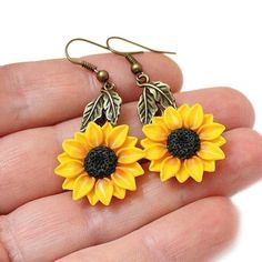 New Bronze-Tone Sunflower Dangle Earrings (2” Long X 1” Wide) Free Jewelry Alterations. Learn More Here: Https://Poshmark.Com/Listing/Free-Jewelry-Alterations-6327d7c66defc524cdcbff50 Sunflower Wire Earrings, Clay Sunflower, Glamorous Earrings, Grey Pearl Earrings, Sunflower Jewelry, Earrings Polymer, Sunflower Necklace, Sunflower Earrings, Electroformed Jewelry