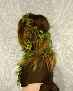 Green Fern Forest Elf Crown Elven Headdress door RuthNoreDesigns Forrest Hair Pieces, Ren Faire Headpiece, Woodland Fairy Costume Women, Forest Fairy Fashion, Woodland Nymph Costume, Moss Fairy Costume, Elf Costume Aesthetic, Forest Fairy Costume Diy, Elven Headdress