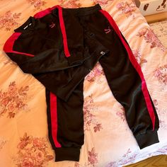 New Never Worn Luxurious Silky Material Fitted Black Tracksuit With Moisture-wicking, Burgundy Juicy Tracksuit, Juicy Couture Track Suit Hot Pink, Black Juicy Couture Tracksuit, Pink Velour Tracksuit, Pink Tracksuit, Track Pants, Black Pants, Girly Things