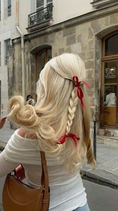 Mantyhose Çorap Preppy Hairstyles, Basketball Hairstyles, Bow Hairstyle, Hairstyles Women, Ribbon Hairstyle, Women's Hairstyles, Christmas Hairstyles, Hair Stylies, Women's Basketball