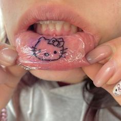 Tatuaje Hello Kitty, Inner Lip Tattoo, Kitty Tattoos, Images Hello Kitty, Hello Kitty Tattoos, Pretty Tattoos For Women, Hello Kitty Accessories, Lip Tattoos, Cute Tattoos For Women