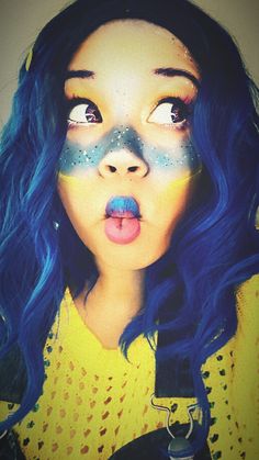 Nemo Inspired Makeup, Dory Inspired Makeup, Dory Makeup Ideas, Nemo Makeup Face, Flounder Face Paint, Finding Nemo Makeup Ideas, Finding Nemo Jr Makeup, Dory Costume Diy, Dori Costume