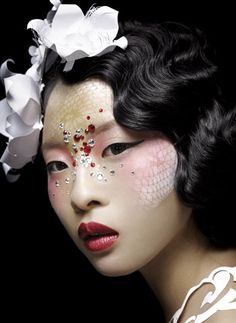 Lane Crawford's "Celebrate New Traditions" (Hong Kong, China) Fantasy Make-up, New Makeup Ideas, Makeup Asian, Chinese Makeup, Chinese Opera, Makeup Organization Vanity, Creative Makeup Looks, Trendy Makeup, Fantasy Makeup