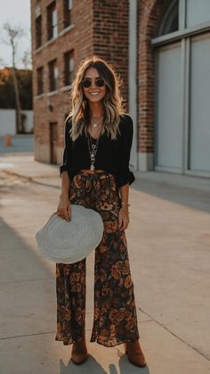 15 Cute Boho Fall Outfit Ideas for 2024: Embrace Your Inner Hippie 40 Classic Boho Outfits, Moody Fall Outfits, Edgy Boho Outfits Winter, Boho Vibes Outfit, Fall Bohemian Outfits, Boho Witchy Outfits, Boho Outfits Winter, Fall Outfits Boho, Fall Boho Outfits