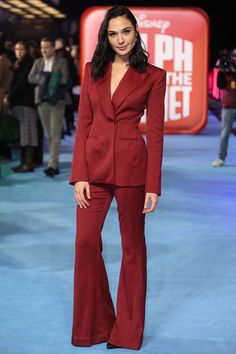 Suit Measurements, Red Suit, Luxury Dress, Gal Gadot, Trouser Suits, Dress Suits, Cool Suits, Star Fashion